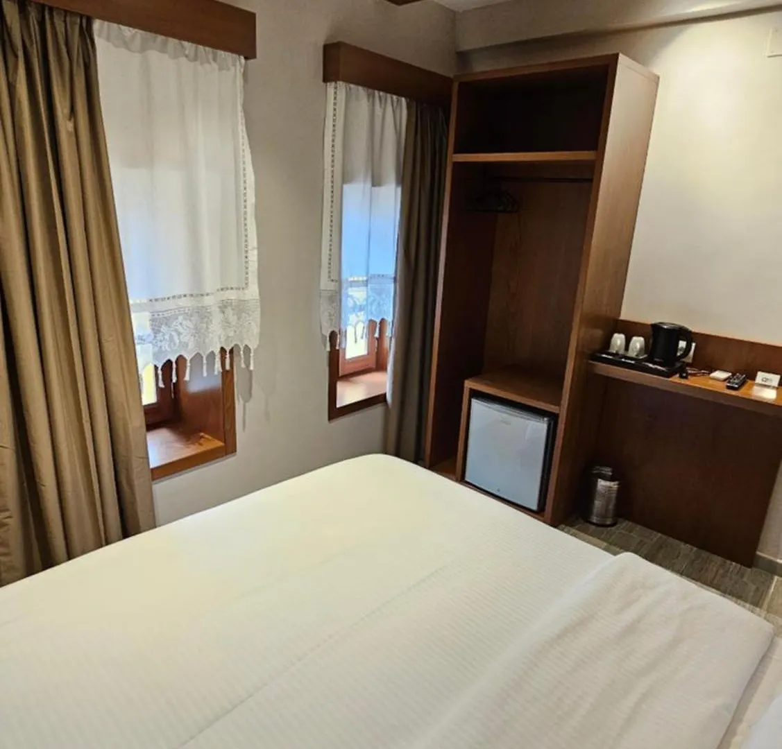 Palorto Hotel Gjirokaster 3*,