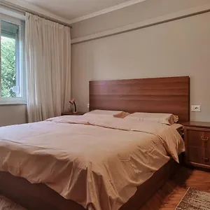 https://cozy-apartment-near-city-center-tirana.hotels-in-tirana.com