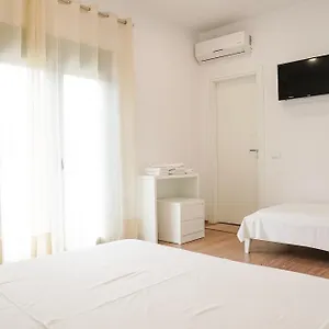Hotel Mega